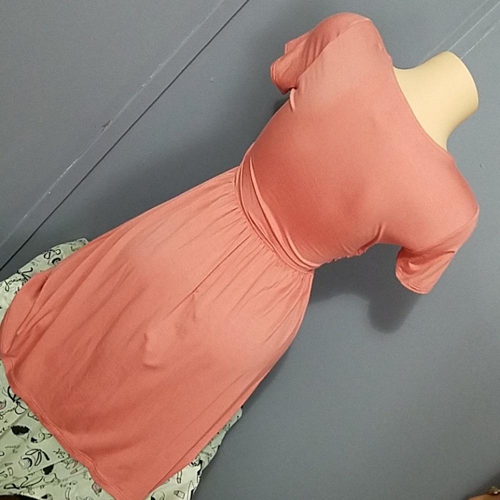Stunning Little Coral Dress - Picture 5 of 8